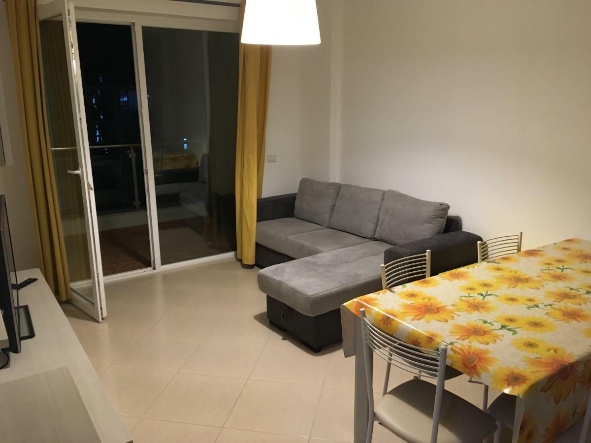 Bruka Apartaments Shëngjin Esterno foto